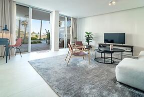 TE- Luxury Resort, Front Line Beach, Families Only