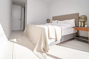 TE- Luxury Resort, Front Line Beach, Families Only