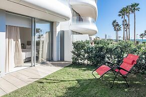 TE- Luxury Resort, Front Line Beach, Families Only