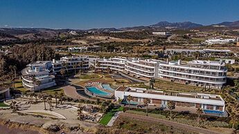 TE- Luxury Resort, Front Line Beach, Families Only