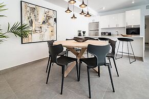 AB3 - Spacious Holiday Home, Puerto Banus
