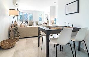 Sam2.4i- Cozy Apartment Walking Distance to Beach