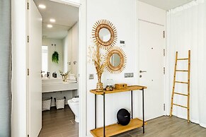 Lm11.1a- Modern Flat, Amazing Views
