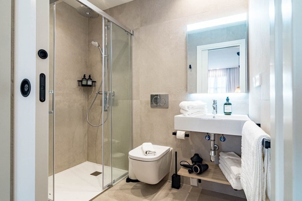 A3- Seaclub Suites by Roomservices