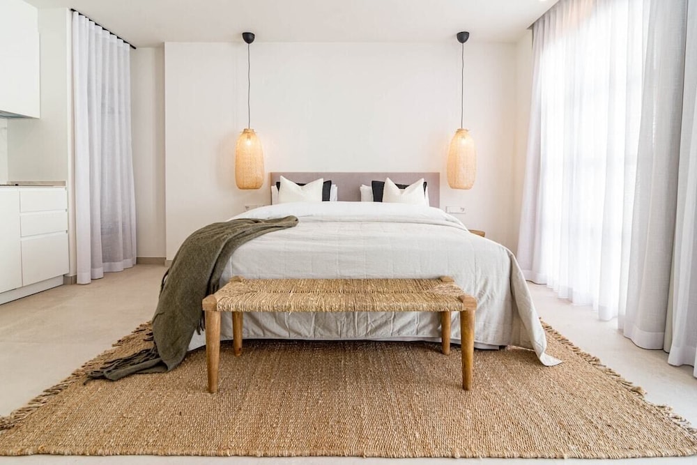 A5- Seaclub Suites by Roomservices