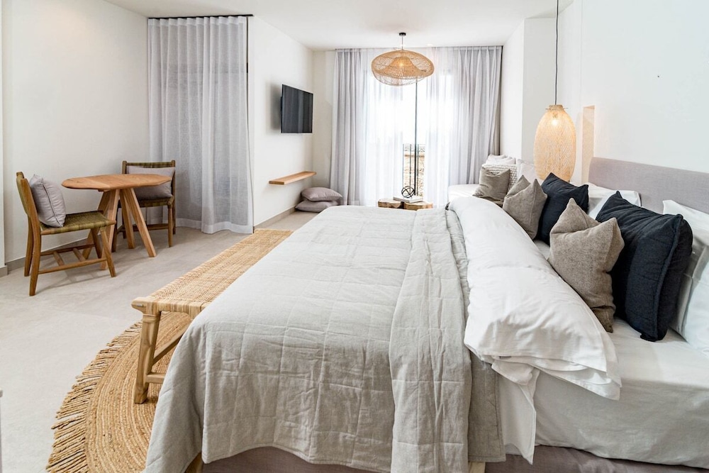 A6- Seaclub Suites by Roomservices