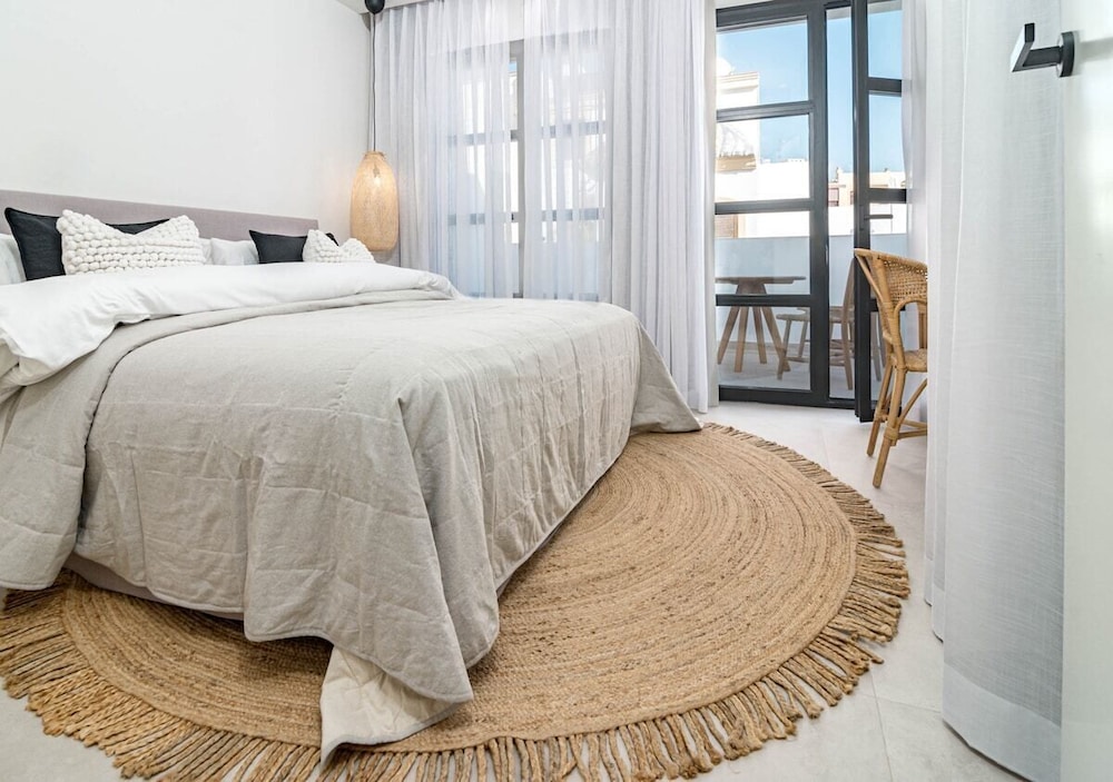 A8- Seaclub Suites by Roomservices