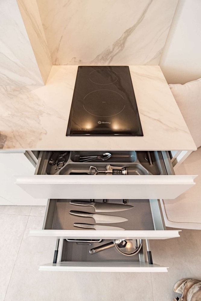 A4- Seaclub Suites by Roomservices