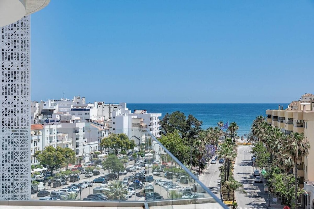 Inf4.6p - Spacious Holiday Home in Estepona