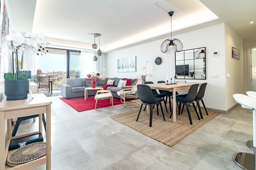 Inf4.6p - Spacious Holiday Home in Estepona