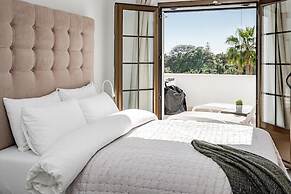 AB4 - Lovely Holiday Home Walking Distance, Beach