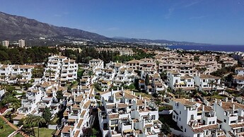 AB4 - Lovely Holiday Home Walking Distance, Beach