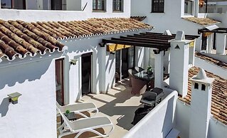 AB4 - Lovely Holiday Home Walking Distance, Beach