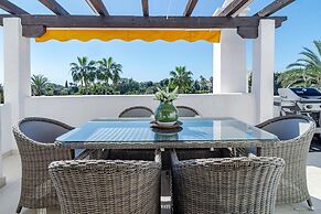 AB4 - Lovely Holiday Home Walking Distance, Beach