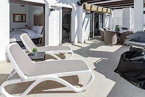 AB4 - Lovely Holiday Home Walking Distance, Beach