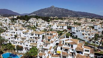 AB4 - Lovely Holiday Home Walking Distance, Beach