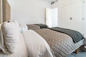 AB4 - Lovely Holiday Home Walking Distance, Beach