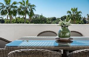 AB4 - Lovely Holiday Home Walking Distance, Beach