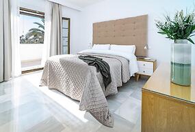 AB4 - Lovely Holiday Home Walking Distance, Beach