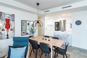 Inf26h- Comfortable and Spacious City Apartment
