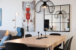 Inf26h- Comfortable and Spacious City Apartment