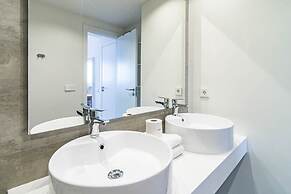 Inf26h- Comfortable and Spacious City Apartment