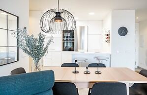 Inf26h- Comfortable and Spacious City Apartment