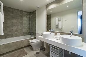 Inf26h- Comfortable and Spacious City Apartment