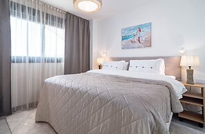 Inf26h- Comfortable and Spacious City Apartment