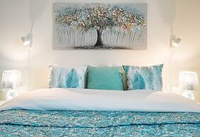 Inf26h- Comfortable and Spacious City Apartment