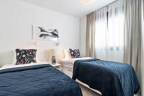 Inf26h- Comfortable and Spacious City Apartment