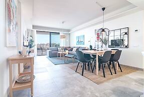 Inf26h- Comfortable and Spacious City Apartment