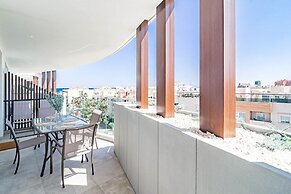 Inf26h- Comfortable and Spacious City Apartment