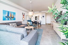 Inf26h- Comfortable and Spacious City Apartment