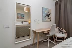 Inf26h- Comfortable and Spacious City Apartment