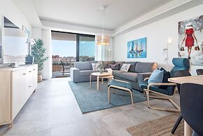 Inf26h- Comfortable and Spacious City Apartment