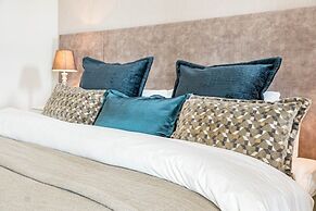 LAG - Spacious Townhouse With Private Jacuzzi