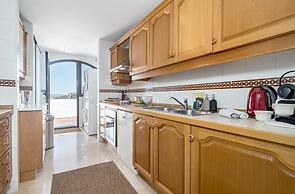 LAG - Spacious Townhouse With Private Jacuzzi