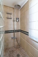LAG - Spacious Townhouse With Private Jacuzzi