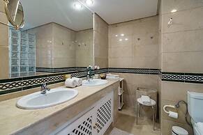 LAG - Spacious Townhouse With Private Jacuzzi