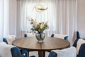LAG - Spacious Townhouse With Private Jacuzzi