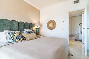 LAG - Spacious Townhouse With Private Jacuzzi