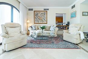 LAG - Spacious Townhouse With Private Jacuzzi