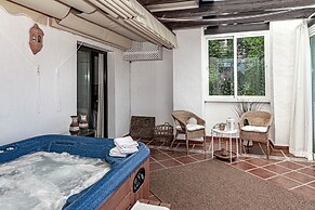 LAG - Spacious Townhouse With Private Jacuzzi