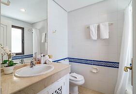 LAG - Spacious Townhouse With Private Jacuzzi