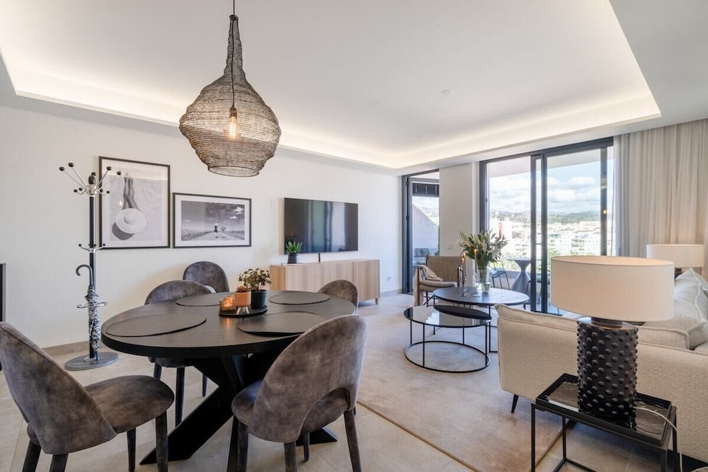 Inf2.6f - Modern and Bright City Apartment
