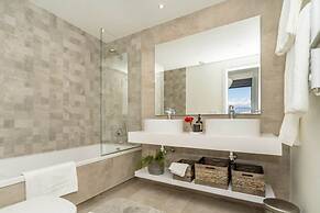 Inf2.6f - Modern and Bright City Apartment