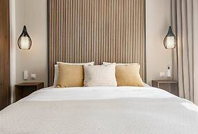 Jm9.4 - Totally Renovated in Stylish Design