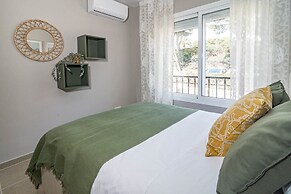 Jm9.4 - Totally Renovated in Stylish Design
