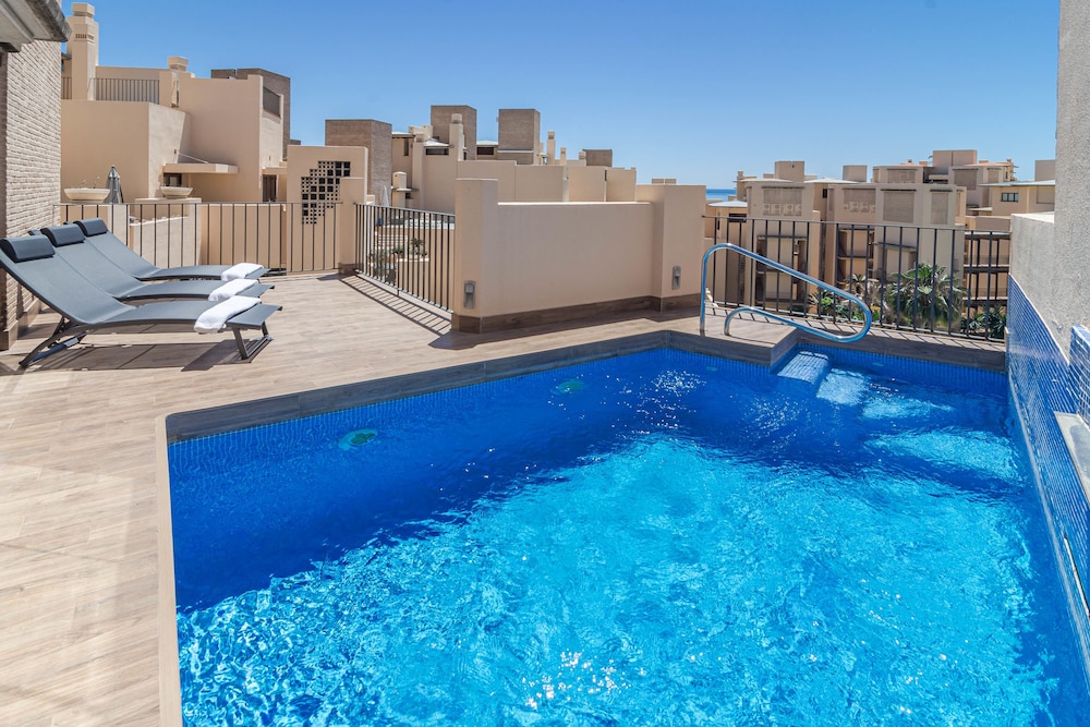 Bp7c.2a Beachfront Penthouse With Private Pool